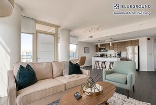 8421 Broad St in McLean, VA - Building Photo