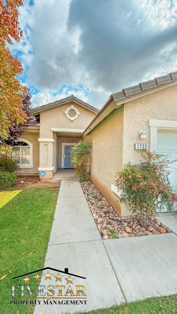 1733 Pyxis St in Bakersfield, CA - Building Photo - Building Photo