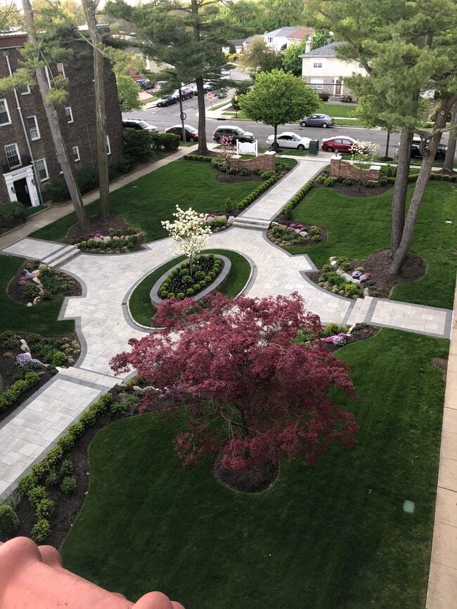 Kensington Court Apartments in Hempstead, NY - Foto de edificio - Building Photo