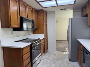 1204 Stoney Point Way in Roseville, CA - Building Photo - Building Photo