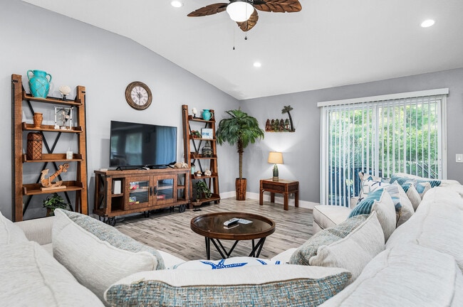 7113 Manatee St in Navarre, FL - Building Photo - Building Photo