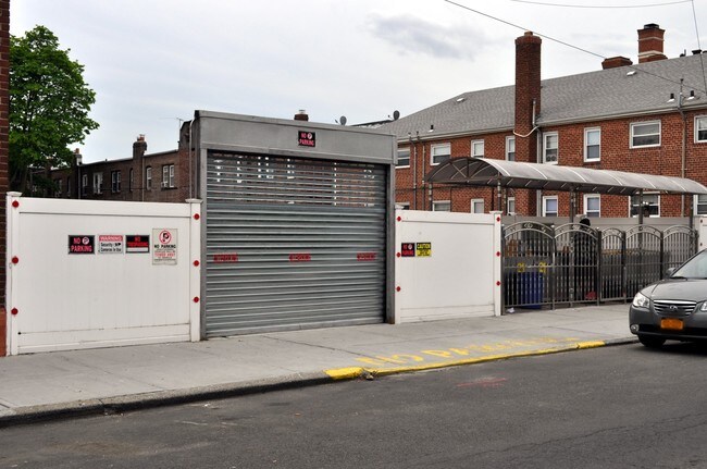 18715 Baisley Blvd in Saint Albans, NY - Building Photo - Building Photo