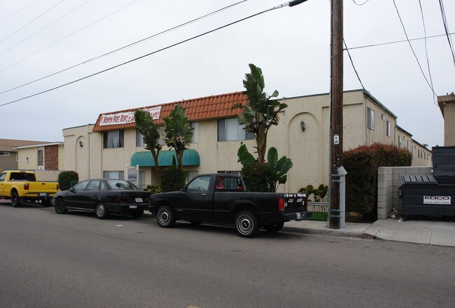 Iris Arms Apartments in Imperial Beach, CA - Building Photo - Building Photo