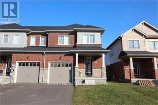 8287 Tulip Tree Dr in Niagara Falls, ON - Building Photo