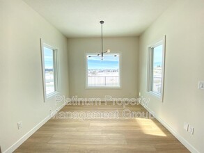 438 Crimson Ridge Pl NW in Calgary, AB - Building Photo - Building Photo