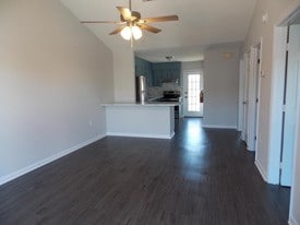 140 Lanier Dr in Statesboro, GA - Building Photo