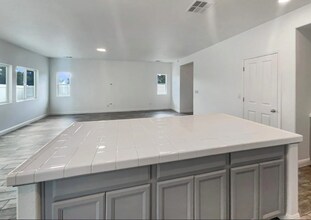 3710 Roseparke Way in Sacramento, CA - Building Photo - Building Photo