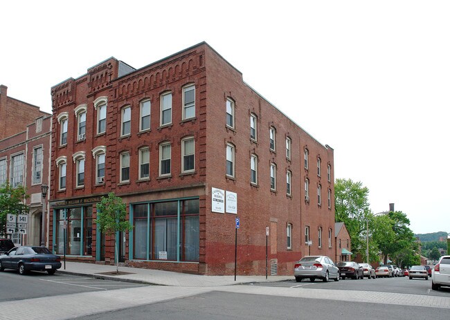 Transcript Building in Holyoke, MA - Foto de edificio - Building Photo