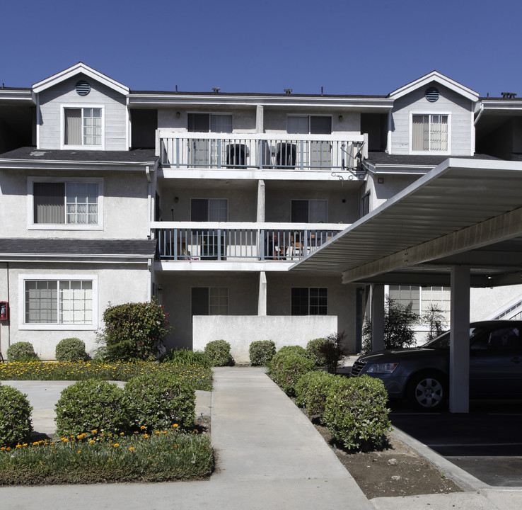 Cambridge Court in Anaheim, CA - Building Photo