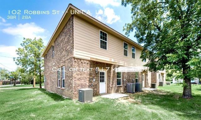 102 Robbins St in Cleburne, TX - Building Photo - Building Photo