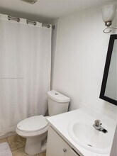 9682 Fontainebleau Blvd in Miami, FL - Building Photo - Building Photo