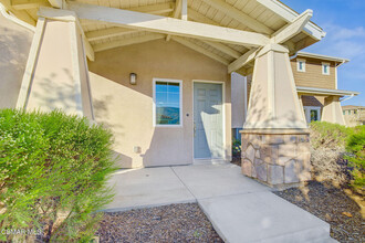 4043 Aurora Way in Piru, CA - Foto de edificio - Building Photo