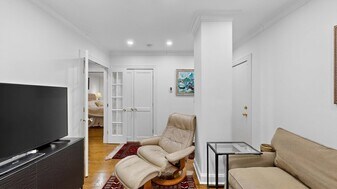 461 Beacon St, Unit 1 in Boston, MA - Building Photo