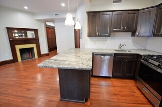 1736 Beacon St, Unit 2 in Brookline, MA - Building Photo - Building Photo