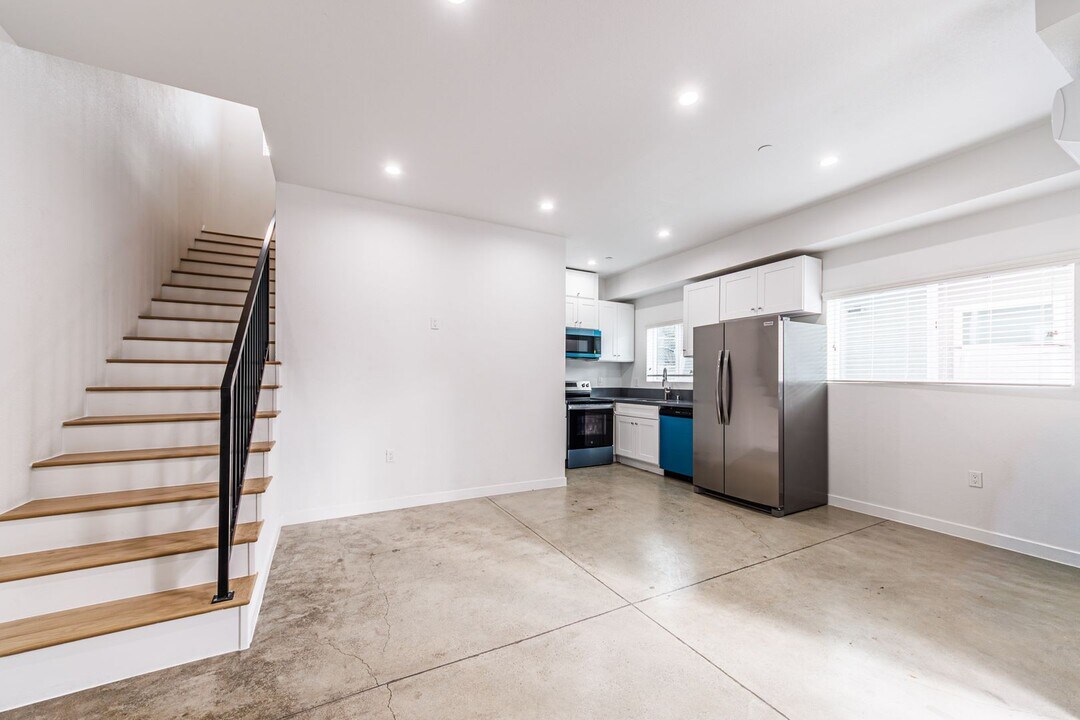 11841 Runnymede St in Los Angeles, CA - Building Photo