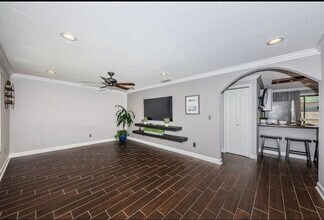 3006 Cinnamon Blvd in Palm Harbor, FL - Building Photo - Building Photo