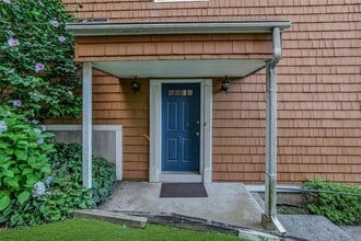 24 Herb Hill Rd in Glen Cove, NY - Building Photo - Building Photo
