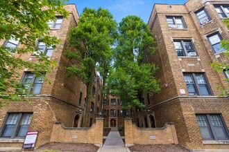 2344 W Addison St, Unit 2F in Chicago, IL - Foto de edificio - Building Photo