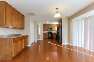 2294 McGregor Dr in Avon, IN - Foto de edificio - Building Photo