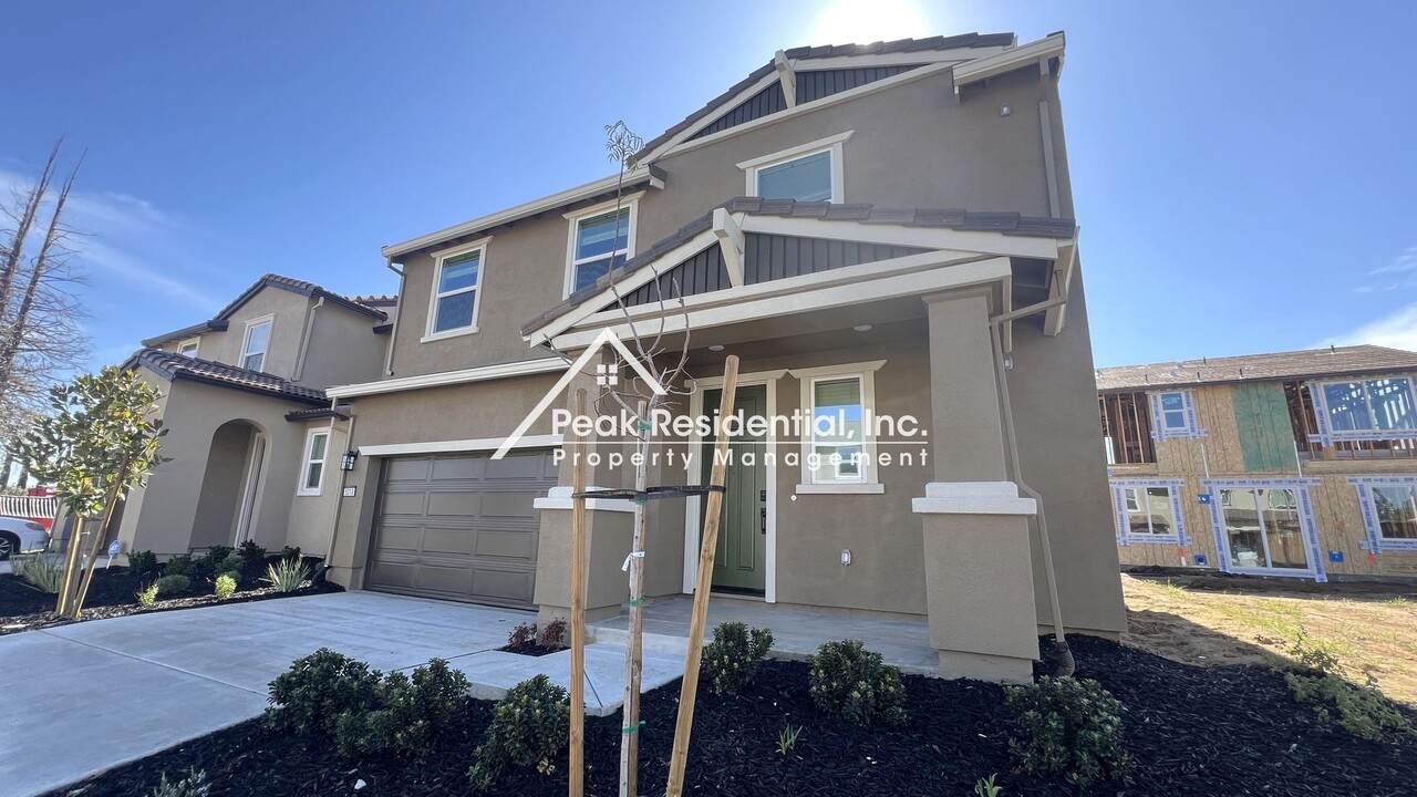 5218 Senesta Cir in Sacramento, CA - Building Photo