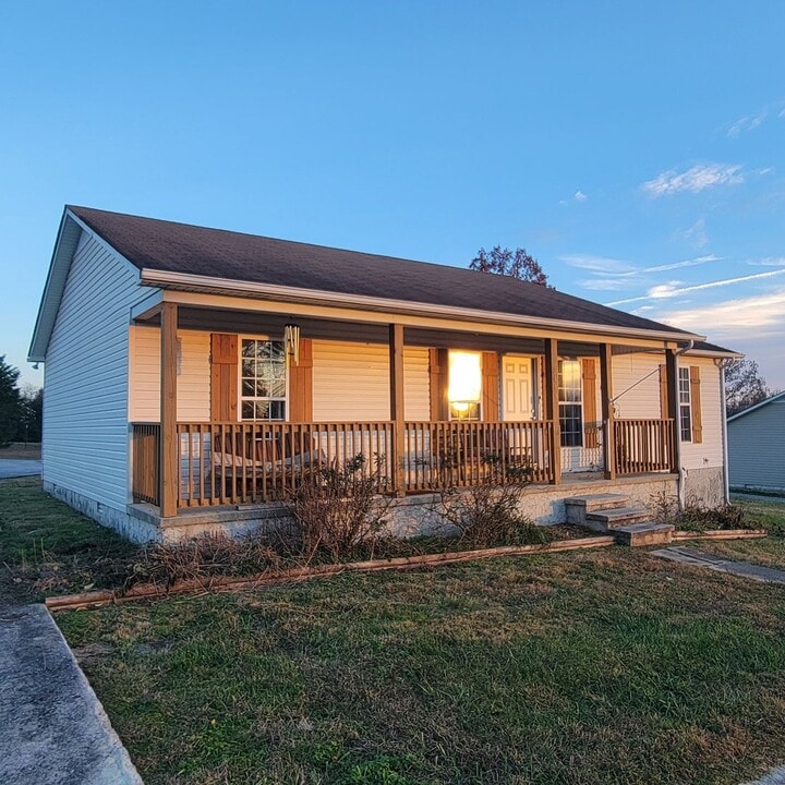 2411 Standing Stone Hwy in Cookeville, TN - Building Photo