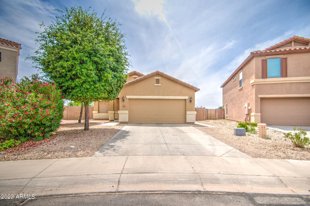 33224 N Sandstone Dr in San Tan Valley, AZ - Building Photo