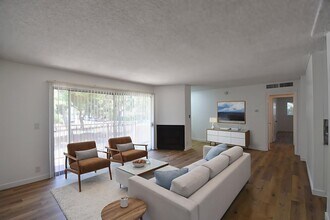 12245 Chandler Blvd in Los Angeles, CA - Building Photo - Building Photo