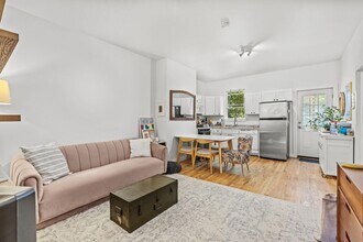 36 Laidlaw Ave in Jersey City, NJ - Building Photo - Building Photo