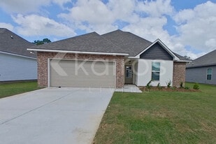 121 Salvat Dr in Lafayette, LA - Building Photo