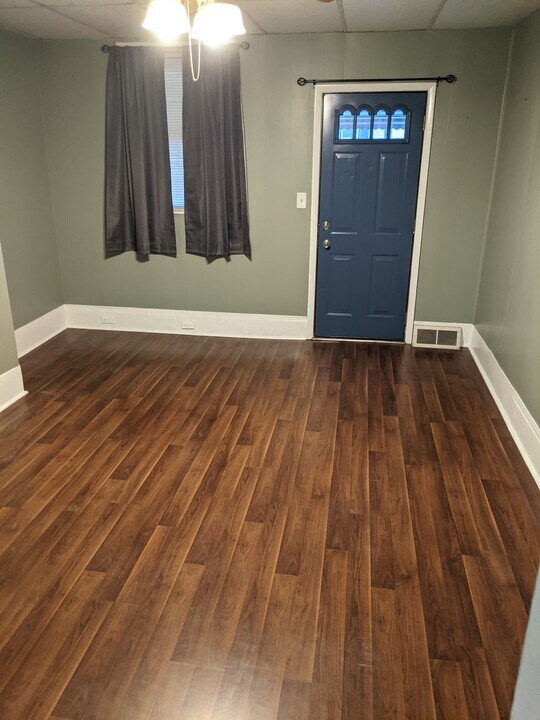 917 9th Ave, Unit 1st Floor in New Brighton, PA - Building Photo