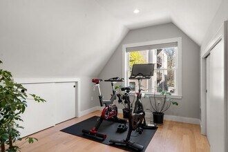 14 Ennis Rd, Unit r in Boston, MA - Foto de edificio - Building Photo