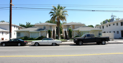 5644-5648 Kester Ave in Van Nuys, CA - Building Photo - Building Photo