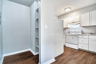 2425 Lindsay Ave in Louisville, KY - Building Photo - Building Photo