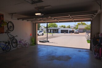 2526 E Mercer Ln in Phoenix, AZ - Building Photo - Building Photo