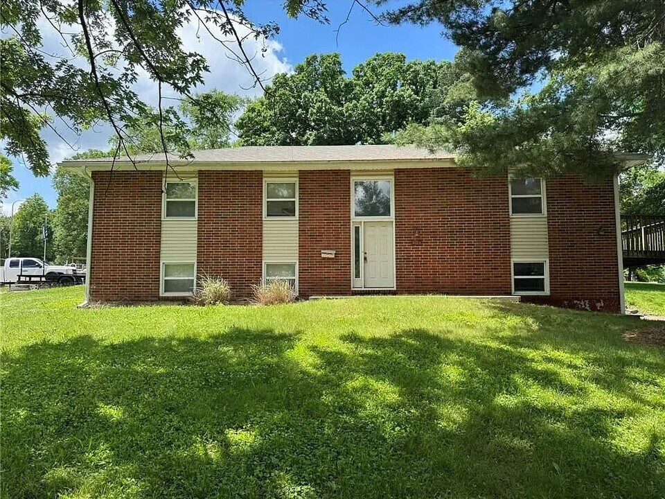 3006 S Santa Fe Rd in Independence, MO - Building Photo