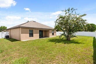 541 Antigua Ave in Tavares, FL - Building Photo - Building Photo