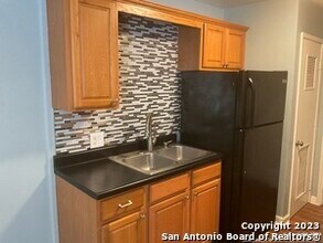 1016 Kampmann Blvd in San Antonio, TX - Building Photo - Building Photo