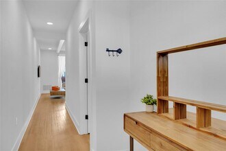 4704 Sunset Trail in Austin, TX - Building Photo - Building Photo