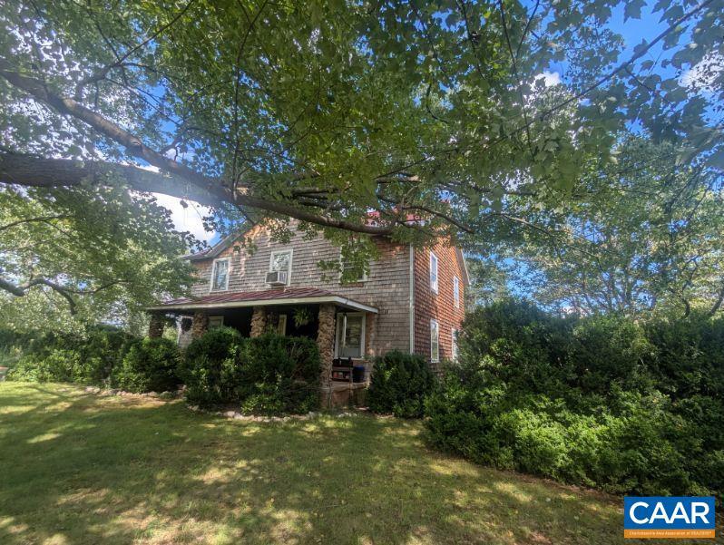 7416 Greenwood Station Rd in Greenwood, VA - Building Photo