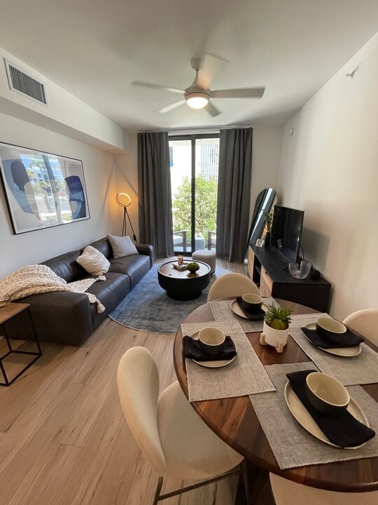 7063 W 5th Ct, Unit A3 in Hialeah, FL - Foto de edificio