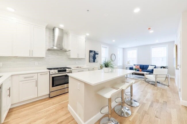 37 Chelsea St, Unit 1