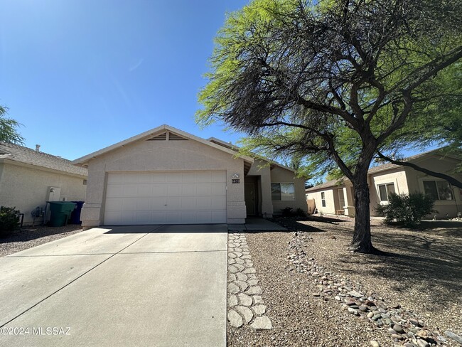 property at 8673 S Desert Dove Dr