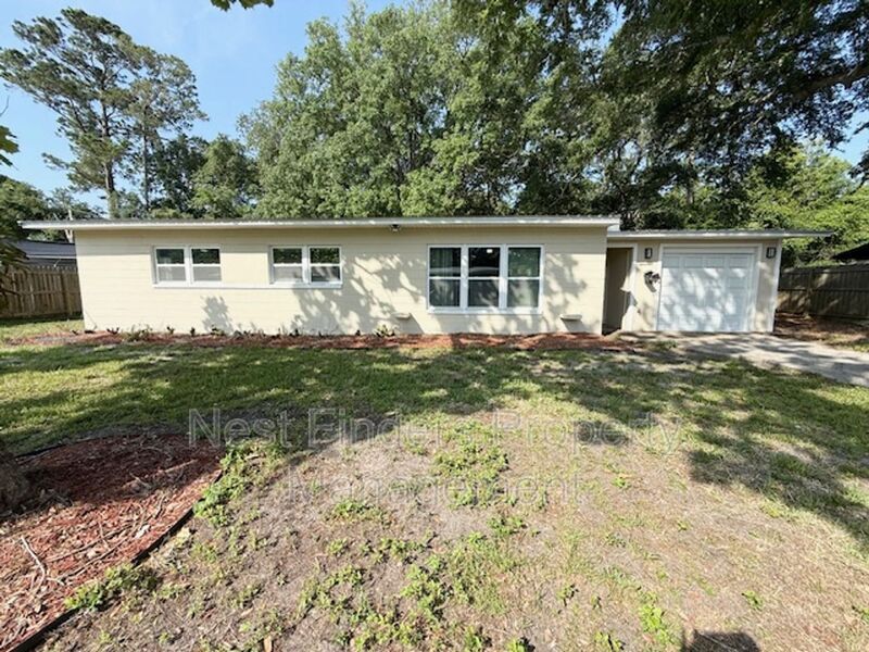 1325 Hibiscus St in St. Augustine, FL - Building Photo