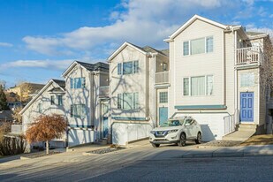 1604 27 Av SW in Calgary, AB - Building Photo