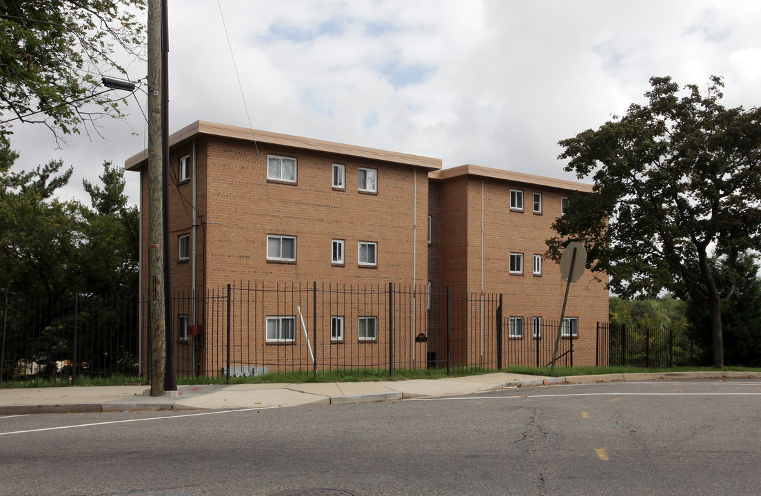 3900 D St SE in Washington, DC - Building Photo