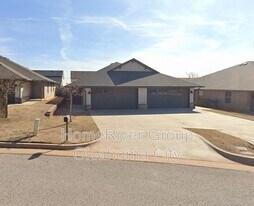 11408 Keystone Cir in Oklahoma City, OK - Building Photo
