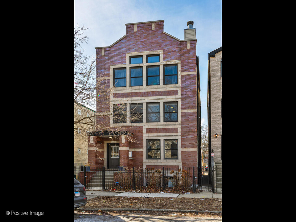 1136 N Mozart St in Chicago, IL - Building Photo