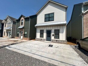 604 W 2nd St in Edmond, OK - Building Photo - Building Photo