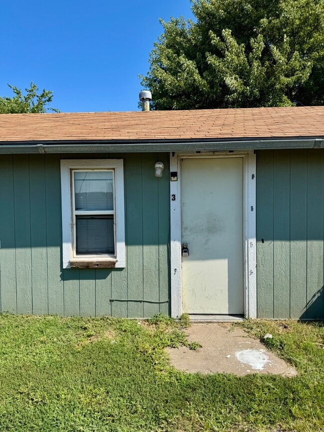 property at 604 N Main St