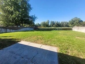 7054 W Saxton Dr in Boise, ID - Foto de edificio - Building Photo